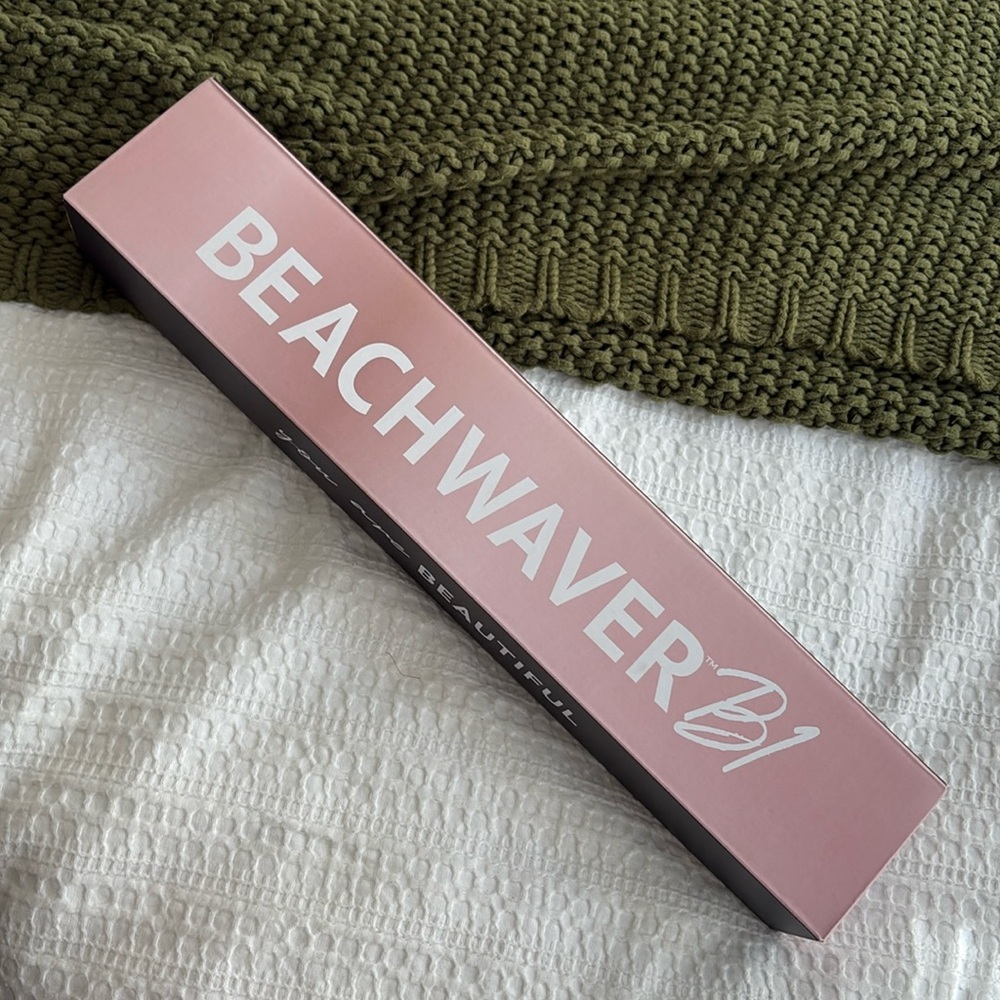 Beachwaver curling iron B1 brand new
